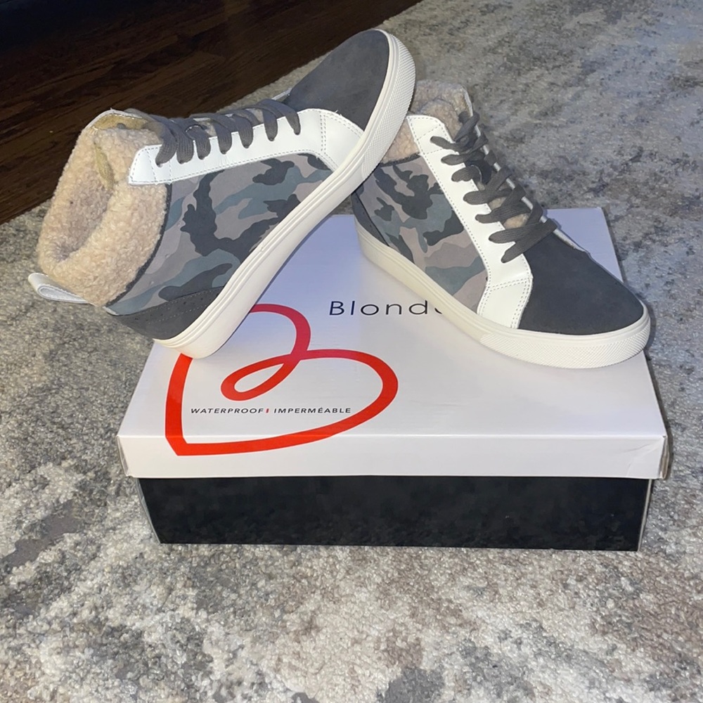 Blondo Gray Camo Sneaker